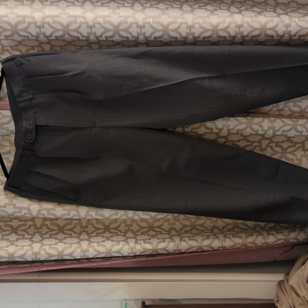 Men's like new Perry Ellis pants size 34x32
